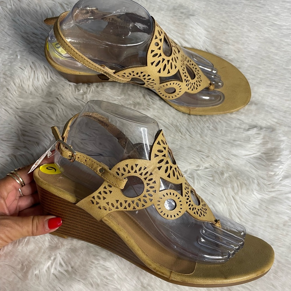 Ladies wedges nwt